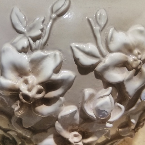 Vintage Ceramic Table Lamp Beige Asian Hand-Carved Floral Design - Picture 3 of 9